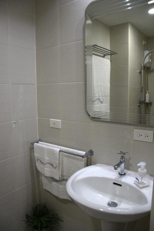 Jazz Makati Luxury Apartment Manila Luaran gambar